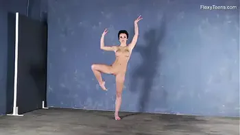 Liza Raykina sexy naked gymnastics