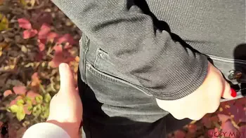 A quick outdoor blowjob with stepsister