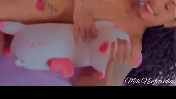 Primeiro ele me engasgou com sua piroca gigante e depois colocou tudo no meu cuzinho