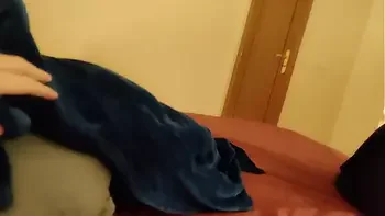 Invitation to sleep in friend's mother house after being kicked out