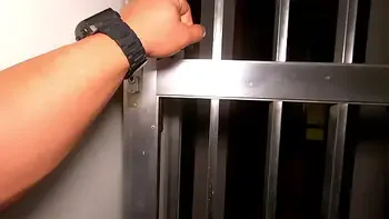 Olha o que essa vagabunda fez com o motorista do uber