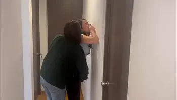 Mi jefa y yo nos tocamos en la reunion de la oficina, ella me dio lengua muy rico!