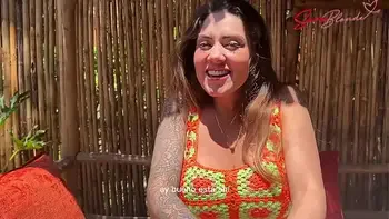 Estrella porno colombiana chupa y folla a desconocido en hotel al aire libre - Sara Blonde