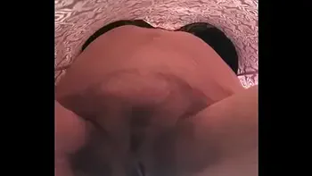 Oma in park zonder slipje