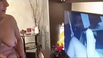 Ho fatto vedere a mia moglie delle sborrata di cazzi enormi la sua l'eccitazione e stupefacente tanto da chiedermi di scoparla nel culo magari i cazzi in questione sono i vostri