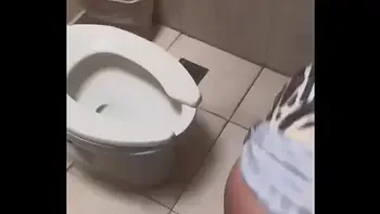 Me la COJO de Rápido en el Baño, La Acabo de CONOCER en una FIESTA y me la COJO en el BAÑO.