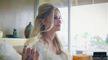 Perfect ass MILF pornstar Jessa Rhodes shows off her amazing naked body