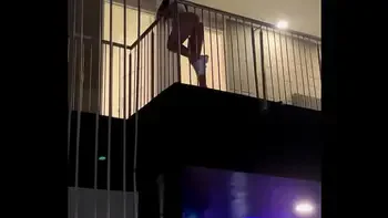 Masajeando a la amiga de mi hermana por dentro y por fueras hasta que me chorree en se boca