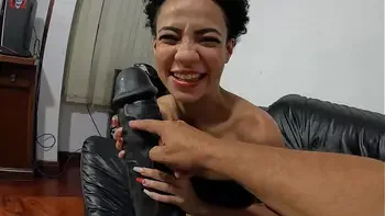 Larinha Small nos bastidores da mansão do Ted