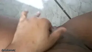 Minha esposa me presenteou com a tia dela , dando a buceta no pelo