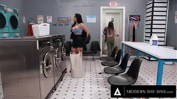 MODERN-DAY SINS - MILF Jennifer White Almost Caught Getting CREAMPIED By Charles Dera In Laundromat