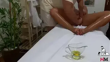 FLAGRANTE - Casada filmada peladinha em sala de atendimento de massagem tantrica REAL - Massage
