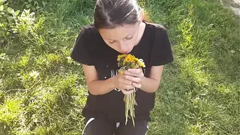 I gave my neighbor flowers, and she thanked me with cunnilingus - Girls fly orgasm