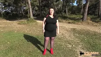 Jade, 23 ans, une brunette en manque de sexe hard