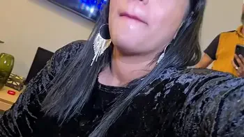 Brincadeira entre amigos vira uma bela troca de casal - A morena da buceta peludinha e a ruiva da bucetinha rosa