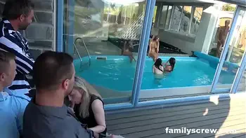 Fucked up Family throws the Biggest Party