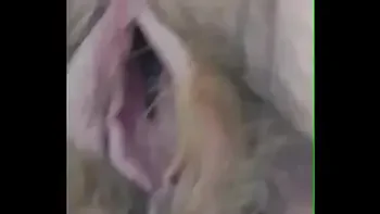 Oma zonder slipje onder jurk