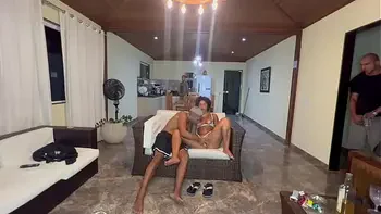 Eu e meus amigos fizemos uma putaria com a gostosa cavalona 3 machos só pra ela será q ela aguentou?