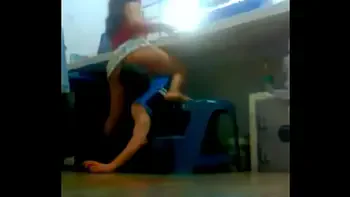 mientras estoy trabajando el hijo del patrón me mete la verga.