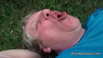 Awesome babe gets fucked in hot threesome