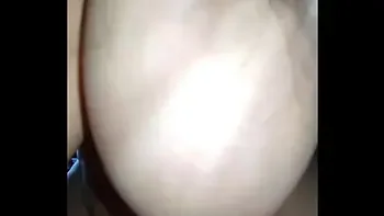 La Amiga de mi Novia me pide Follarla antes de que Venga