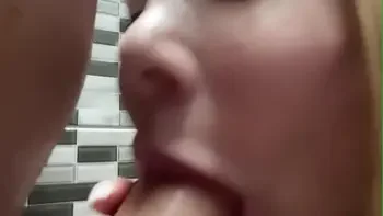 Fui curtir uma Balada e resolvi dar meu cuzinho la mesmo.