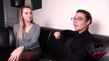 Anita, jeune coquine sexy qui s'occupe de deux bites