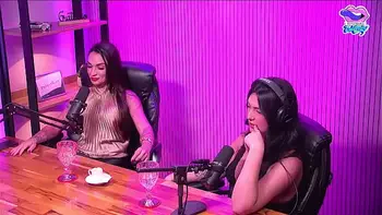 A loirinha peladinha no estudio