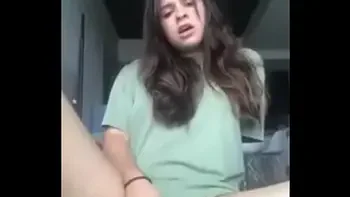 Linda MILF masturbándose