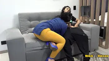 बड़ी गांड वाली भाभी जी रोज़ पड़ोसियों से चूत और गांड मरवाती हैं