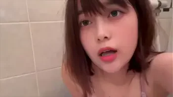 【自撮りオナニー】思◯期って男の人だけシコってエロくなるんじゃなくて女子もエロくなるんだよ…