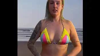 Deixei o garçom da barraca da praia de pau duro e pedir pra pegar e sentir o volume .