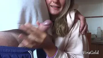 Quick Homemade Handjob from Sexy Camilla Moon with Lot A Cum