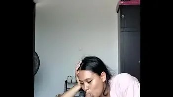 mi cuñado se encuentra en su siesta y yo entro a montar en su gran polla