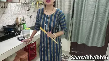 भाभी किचन में क्या कर रही हो मुझे चोदना है आप चोदने दोगे क्या