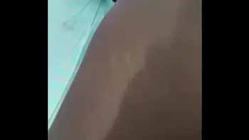 me quite el condon mientras me follo una prostituta venezolana