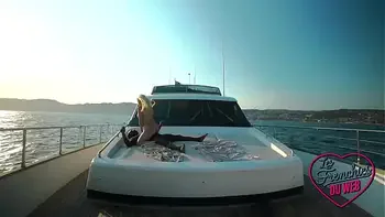 Christina, une blonde aux gros seins très perverse