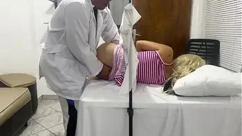 Hermosa Esposa Cae en la Trampa del Doctor Pervertido Ginecologo Usando Afrodisíaco en su Coño fue Follada Como una Puta y quedo Grabada