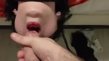 Je me vide dans sa gorge