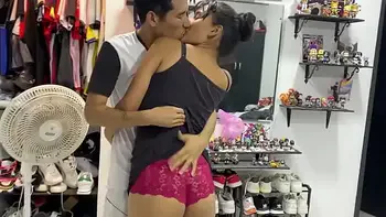 La mamá de mi mejor amigo resultó ser una MILF muy cachonda