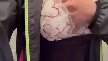 家に誰もいない内に透明の極太ディルドでイキまくりました...