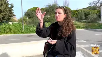 Livia, jeune bombasse, veut se faire bien baiser