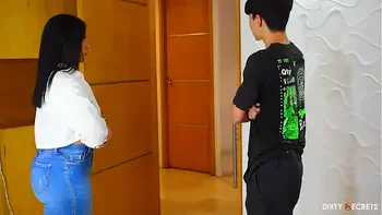 REAL ESTATE AGENT FUCKS A CLIENT WHILE SHOWING A HOUSE