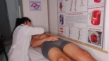 Ereção na frente da enfermeira