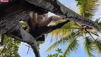 MEU AMANTE FODE MINHA BUNDA ENCIMA DE UMA ARVORE ALTA