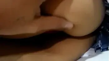 hermano se encuentra a su hermana colegiala d. y se la folla