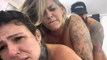 E quando fazemos daquele jeito um sexo bem gostoso a três! Com as bucetas latejando doidos quase gozando! Os três gozando juntos muito gostoso que chega da moleza !