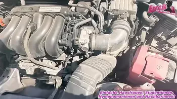 Deutscher Auto Blowjob von einer dicke titten schlampe am Straßenrand