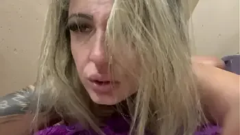 No beco de uma viela fazendo aquele amor gostoso com a buceta toda molhada e seu pau pulsando dentro dela sem camisinha pronto pra gozamos juntos !