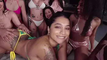 Orgía lésbica mas hot y rica del 2025 solo en Bluesins